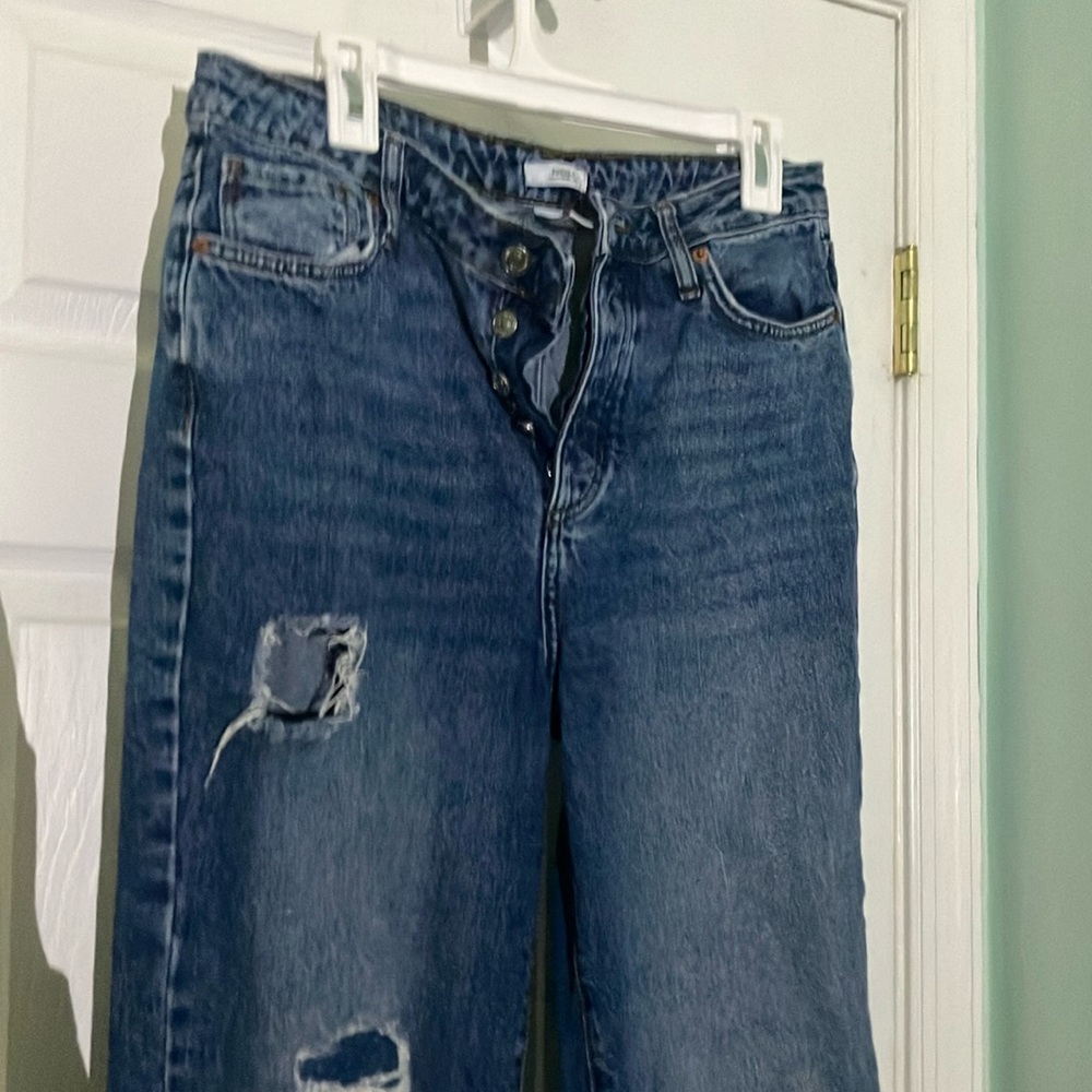 Ripped baggy jeans